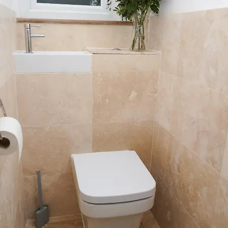 Apartment Lovely, Equipped Flat, Nr Tube *