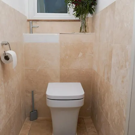Lovely, Equipped Flat, Nr Tube Apartment