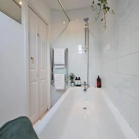 Apartment Cosy And Quiet One Bedroom Thames Flat London