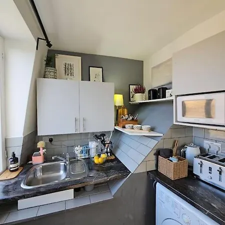 Cosy And Quiet One Bedroom Thames Flat London