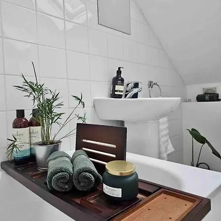 Cosy And Quiet One Bedroom Thames Flat Apartment *