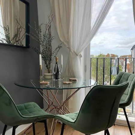 Apartment Cosy And Quiet One Bedroom Thames Flat London