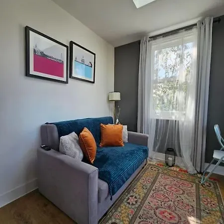 Cosy And Quiet One Bedroom Thames Flat * London