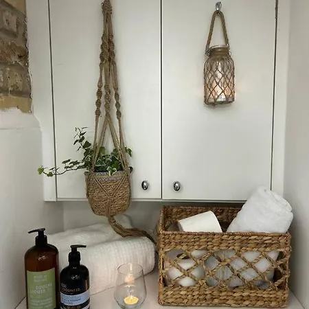 Charming Fulham Flat Apartment London