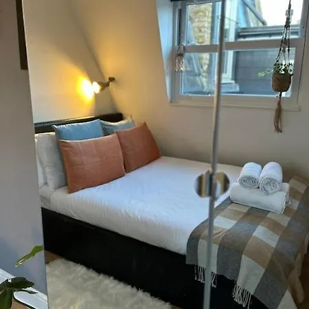 Charming Fulham Flat Apartment