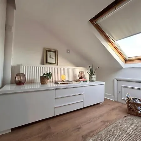 Charming Fulham Flat Apartment London