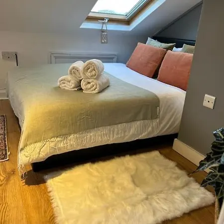 Charming Fulham Flat London