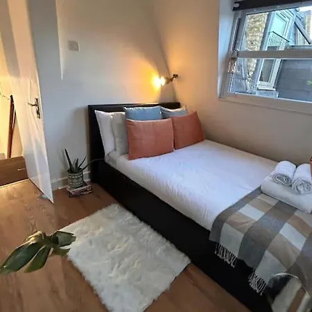 Charming Fulham Flat Apartment