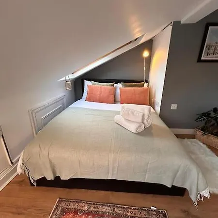 Charming Fulham Flat London