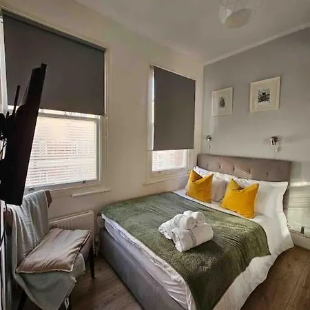 Beautiful And Spacious Flat *