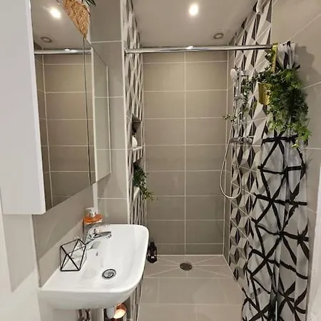 Beautiful And Spacious Flat Apartment *