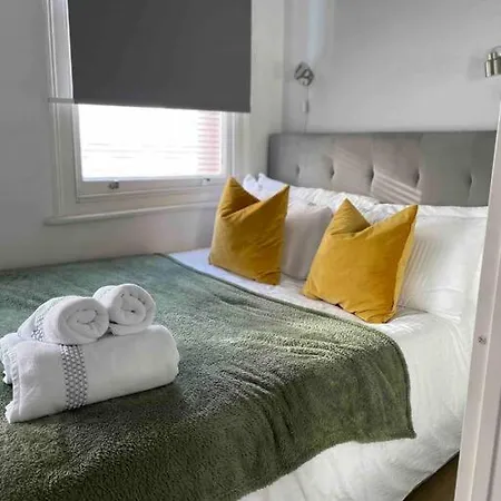 Beautiful And Spacious Flat Apartment