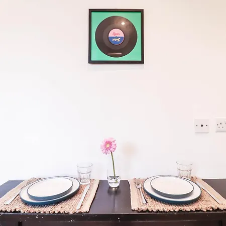 Apartment Stylish 1 Bedroom In *
