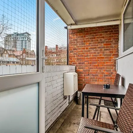 Peaceful 2-bed South Bank London