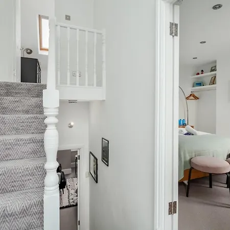 Chic 3bd Maisonette Wroof Terrace - Wandsworth! * London