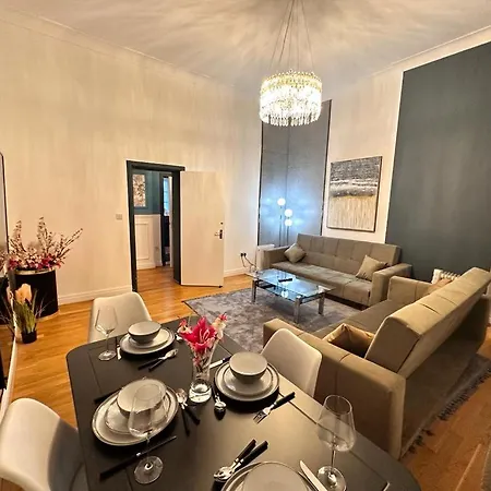 Paddington Station - 2-bedrooms, 2-baths And Living - Posh In *