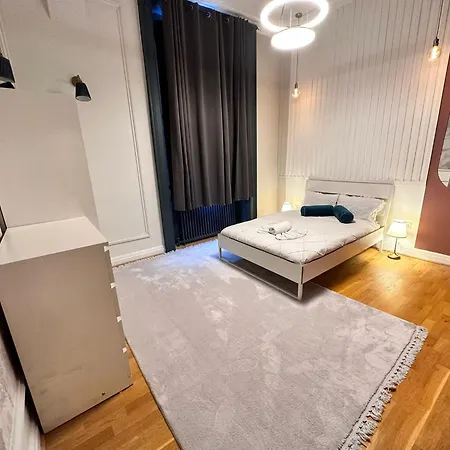Paddington Station - 2-bedrooms, 2-baths And Living - Posh In *