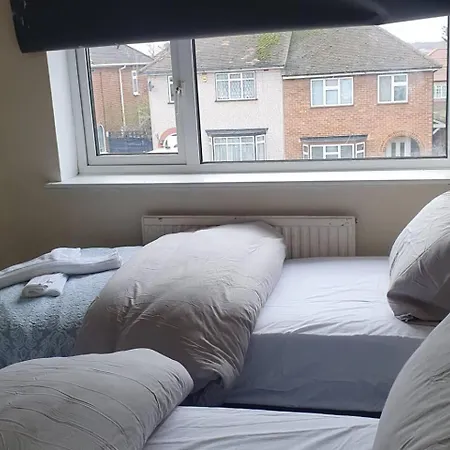 Lovely Contractor Family House * London