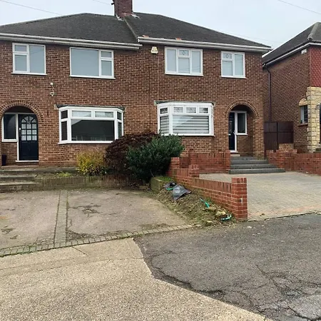 Holiday home Lovely Contractor Family House London
