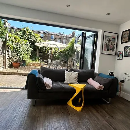 2 Bedrooms With Private Garden Walking Distance To Underground Ideal For Families Apartment