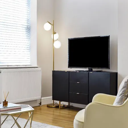 Apartment Charm: Stylish & Comfy 2br Flat In London