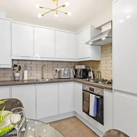 Charm: Stylish & Comfy 2br Flat In Apartment London
