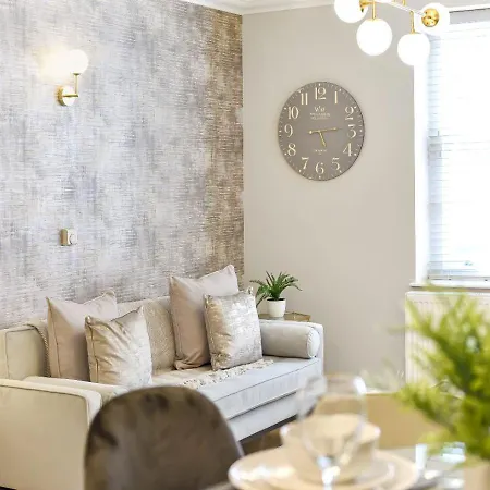Charm: Stylish & Comfy 2br Flat In Apartment *