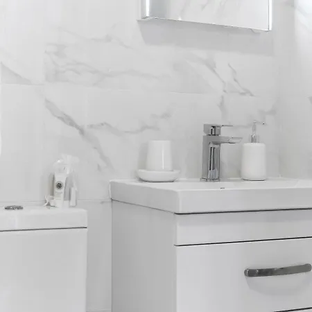 Charm: Stylish & Comfy 2br Flat In * London