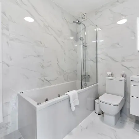 Charm: Stylish & Comfy 2br Flat In *