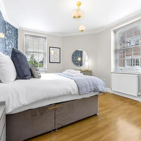 Charm: Stylish & Comfy 2br Flat In London