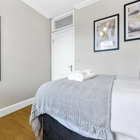 Apartment Charm: Stylish & Comfy 2br Flat In London