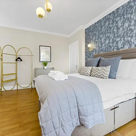 Apartment Charm: Stylish & Comfy 2br Flat In