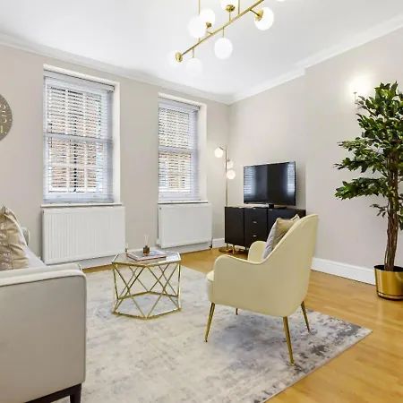Charm: Stylish & Comfy 2br Flat In *