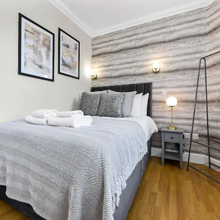 Apartment Charm: Stylish & Comfy 2br Flat In