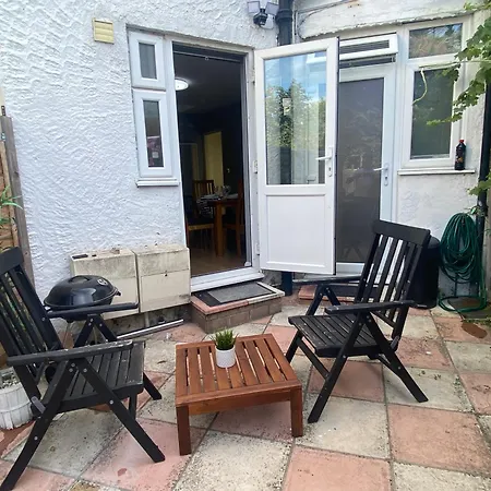 Lovely One Bedroom Garden Flat In Hendon * The Hyde