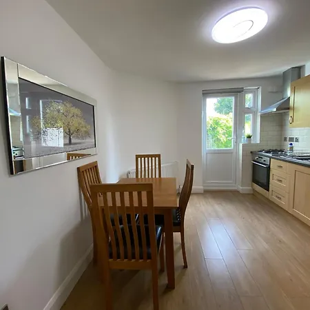 Lovely One Bedroom Garden Flat In Hendon * The Hyde