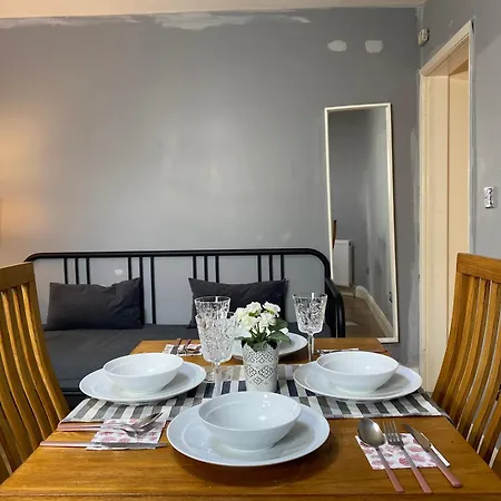 Lovely One Bedroom Garden Flat In Hendon