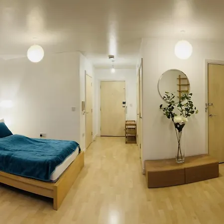 Apartment Urban Haven 10 Minutes To *