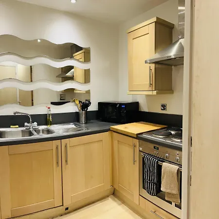 Urban Haven 10 Minutes To Apartment