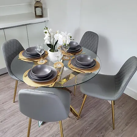 20 Mins To Central London, Stylish Sky Views 2 Bed *