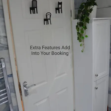 Holiday home Cozy, Modern, Spacious 4 Bedroom House In London Romford