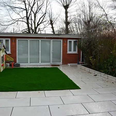 Holiday home Cozy, Modern, Spacious 4 Bedroom House In London *