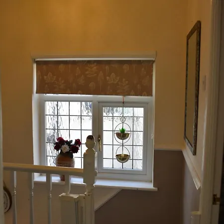 Cozy, Modern, Spacious 4 Bedroom House In London