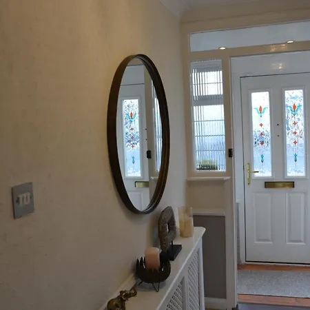 Holiday home Cozy, Modern, Spacious 4 Bedroom House In London