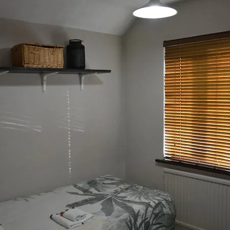 Cozy, Modern, Spacious 4 Bedroom House In London Holiday home