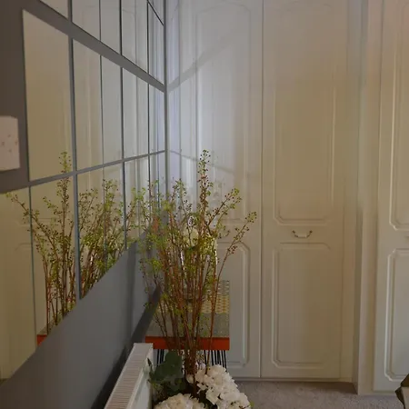 Cozy, Modern, Spacious 4 Bedroom House In London *