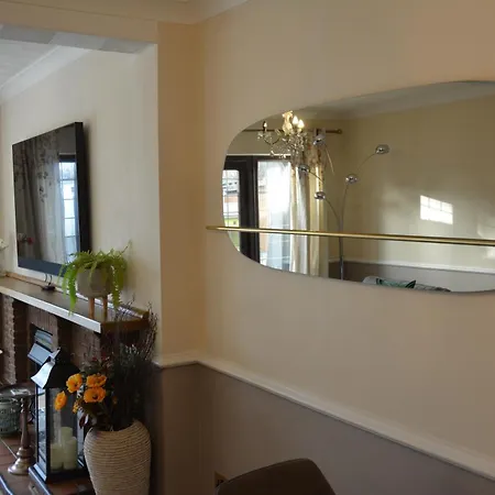 Holiday home Cozy, Modern, Spacious 4 Bedroom House In London *