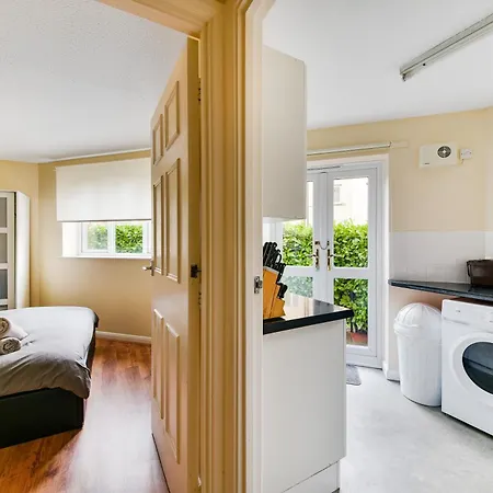 Amazing In Canada Water - Free Parking Apartment