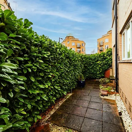 Amazing In Canada Water - Free Parking Apartment