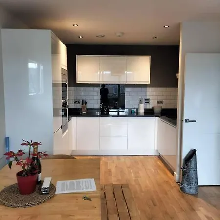 Spacious 2-bedroom In Location, Modern Amenities, Walking Distance To Attractions Apartment *